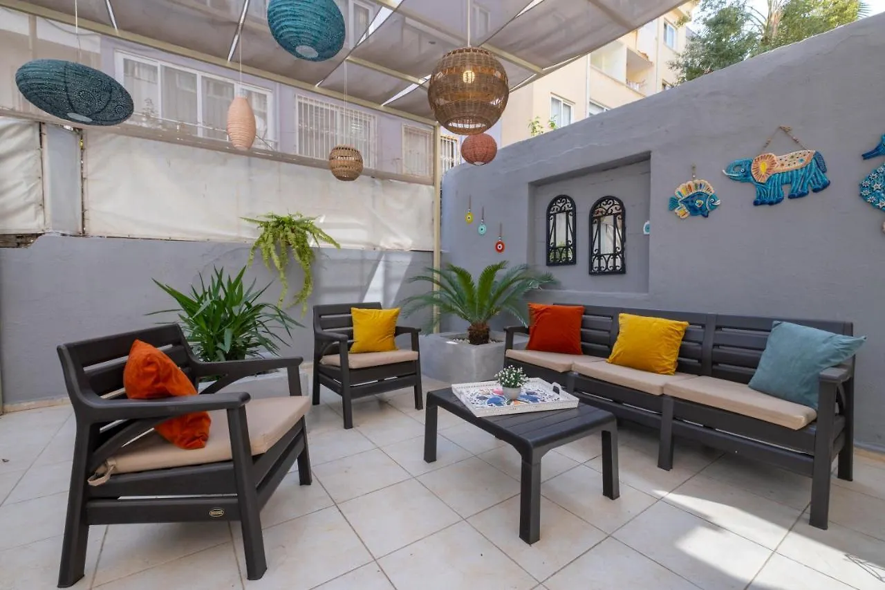 Ezgi'S Apartment With Private Garden In マルマリス